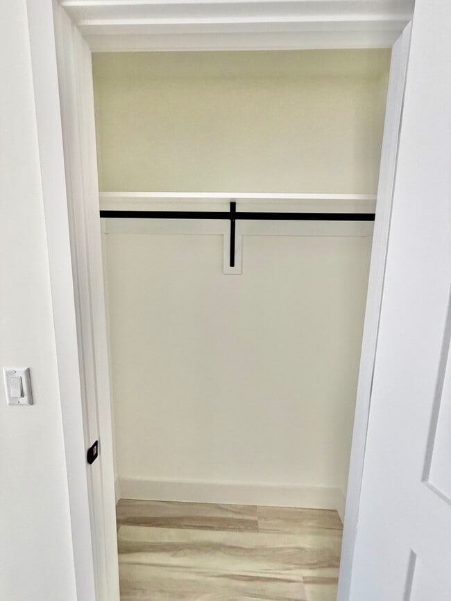 Building Photo - 18631 NE 25th Pl