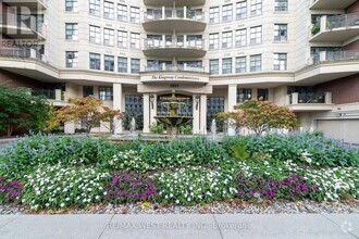 Building Photo - 2855-2855 Bloor St W