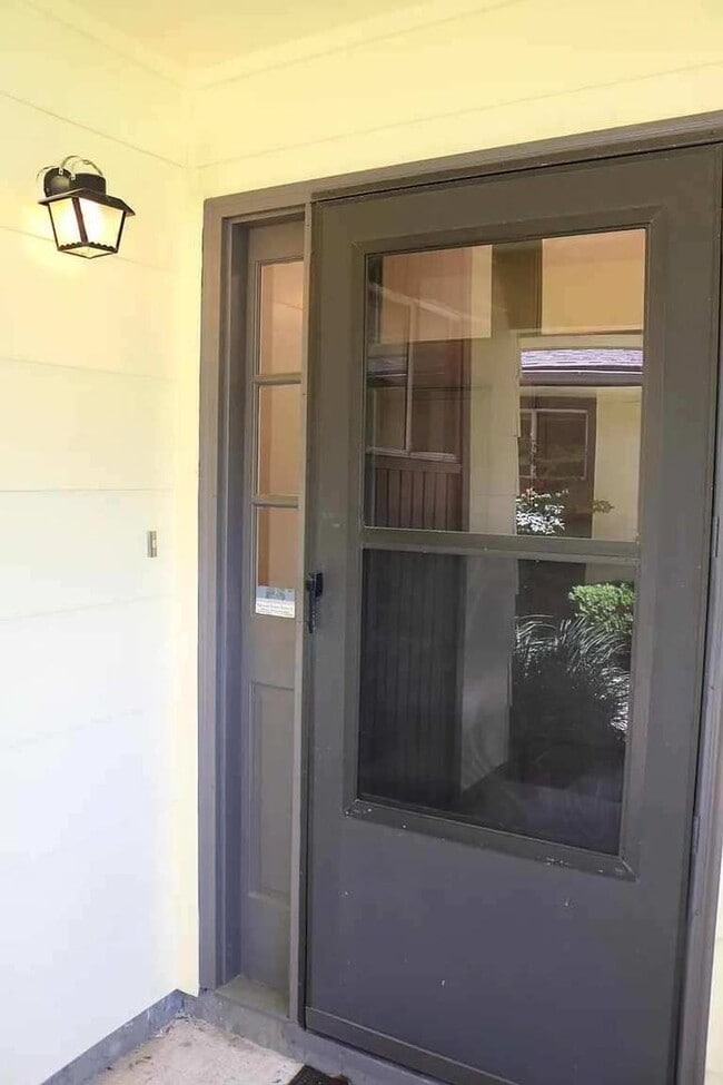 Foto del edificio - 2 Bedroom 1 Bath Available September 1. Cl...