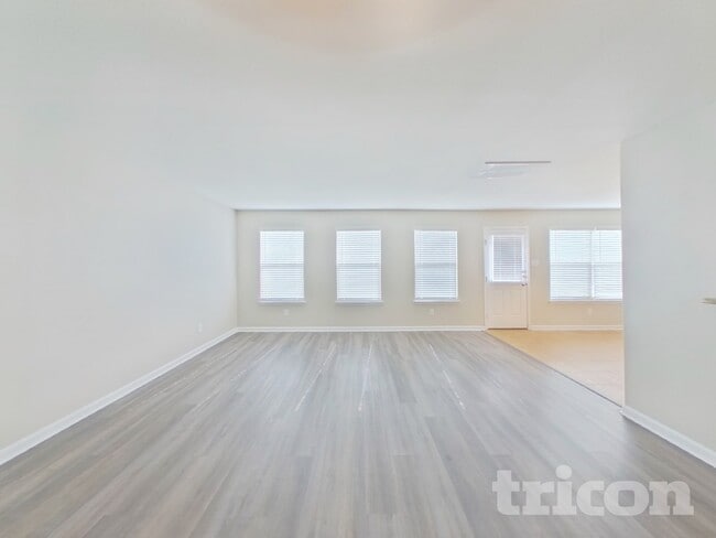 Building Photo - 801 Santa Rosa Dr