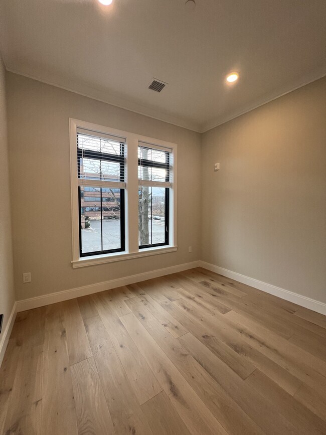 Foto del edificio - 171 Everett St