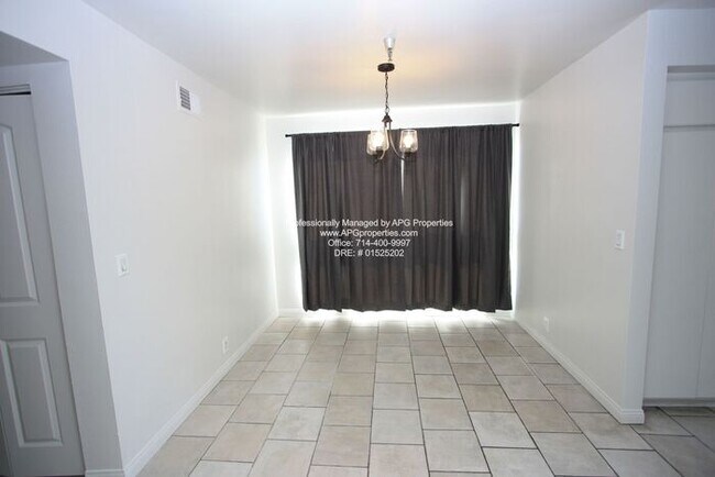 Foto del edificio - 5477 Twin Lakes Dr