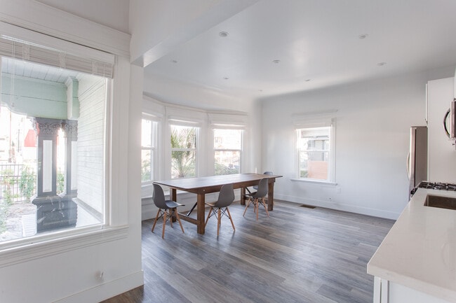 Building Photo - 1158 W 37th St