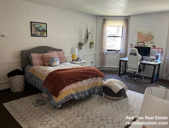 Building Photo - 1061 Beacon St