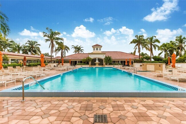 Building Photo - 20000 E Country Club Dr