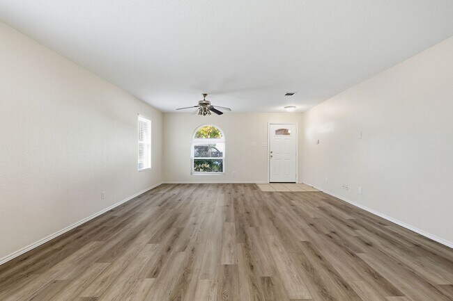 Foto del edificio - Inviting Bulverde Creek Home with Open Layout