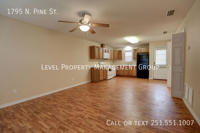 Building Photo - 2bd/2ba Duplex available now