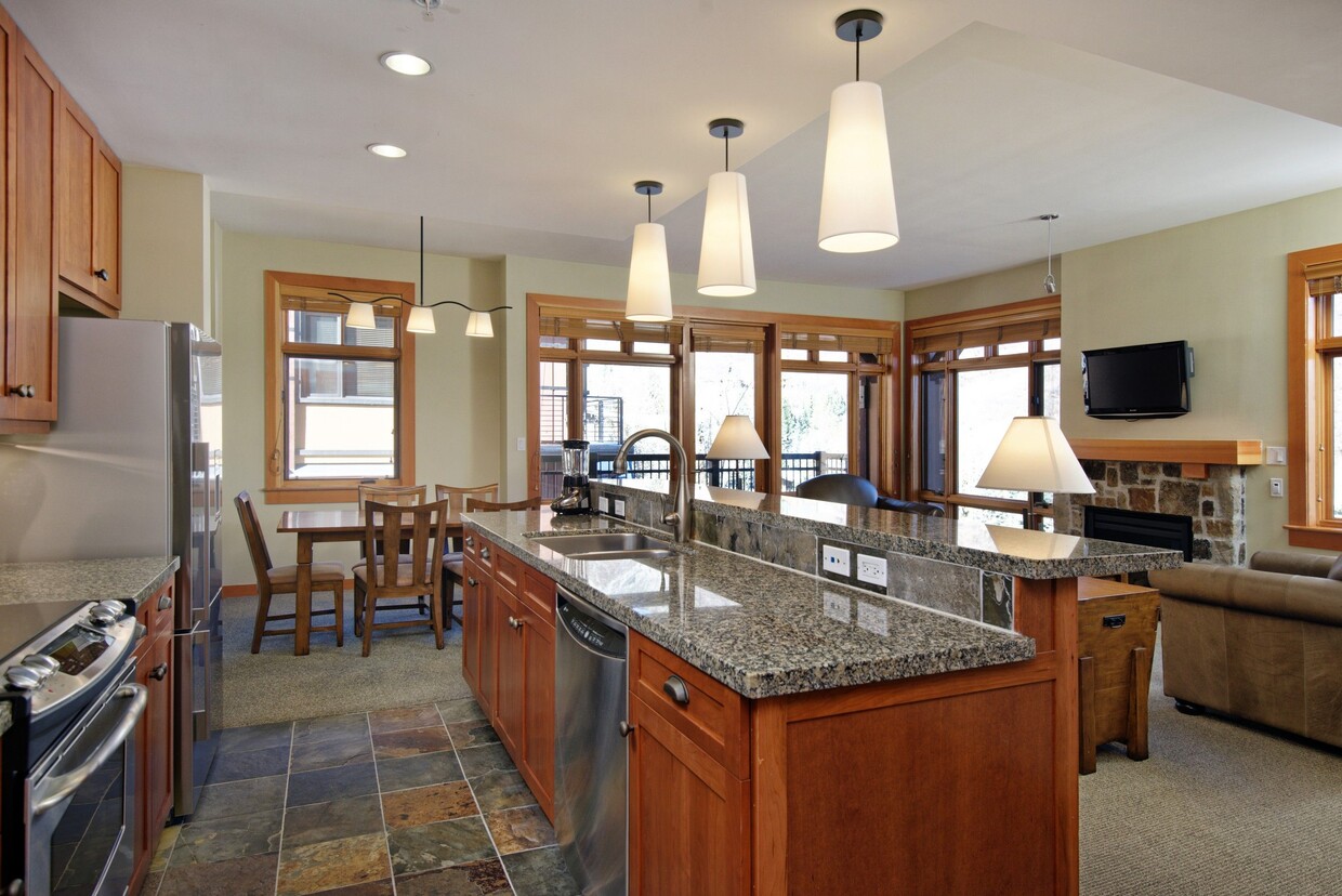 Primary Photo - 110 Carriage Way