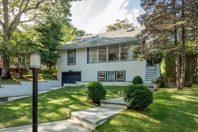 Building Photo - 50 Wickatuck Dr
