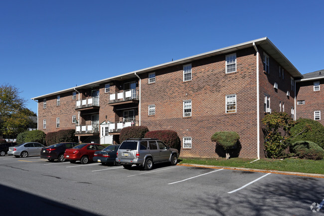 Building Photo - Wynnewood Greens