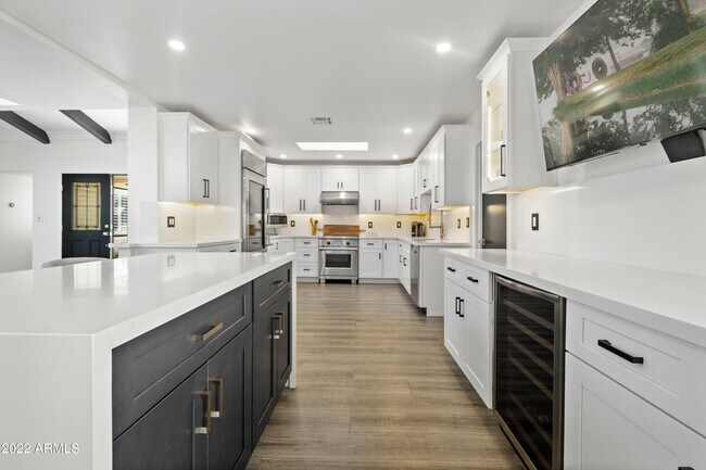 Building Photo - 7322 E Sierra Vista Dr