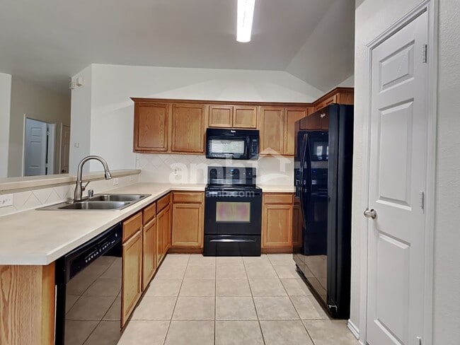 Building Photo - 1804 Heron Dr