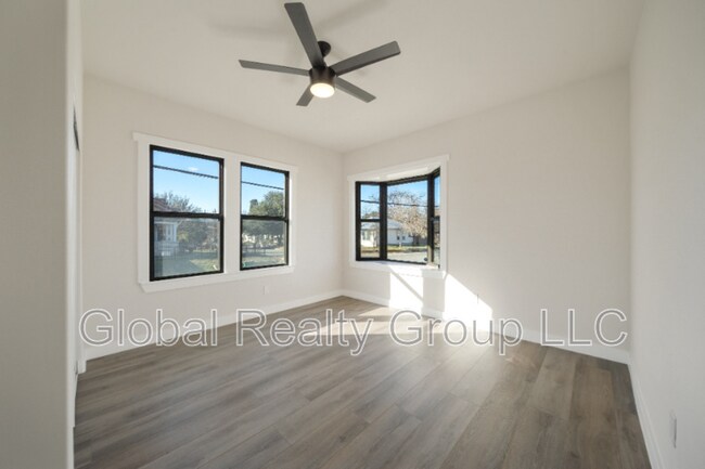 Foto del edificio - 202 Rockwood Ct