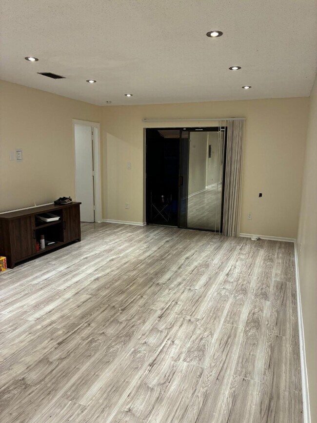 Foto del edificio - 6001 Shaker Wood Cir