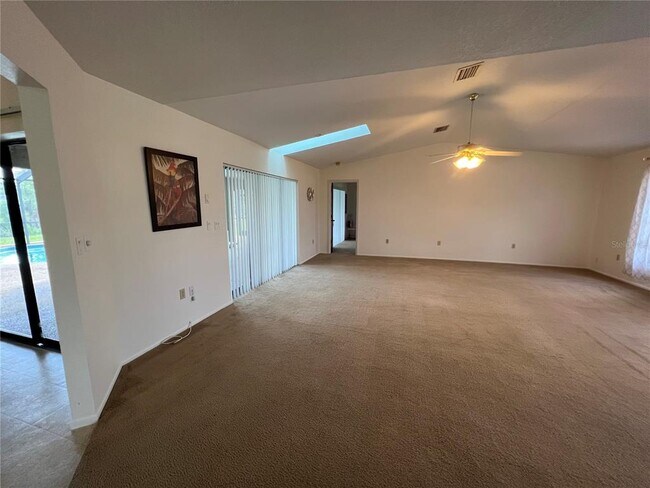 Foto del edificio - 21212 Burkhart Dr