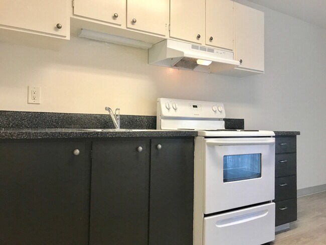 Building Photo - JamesTown Townhouses