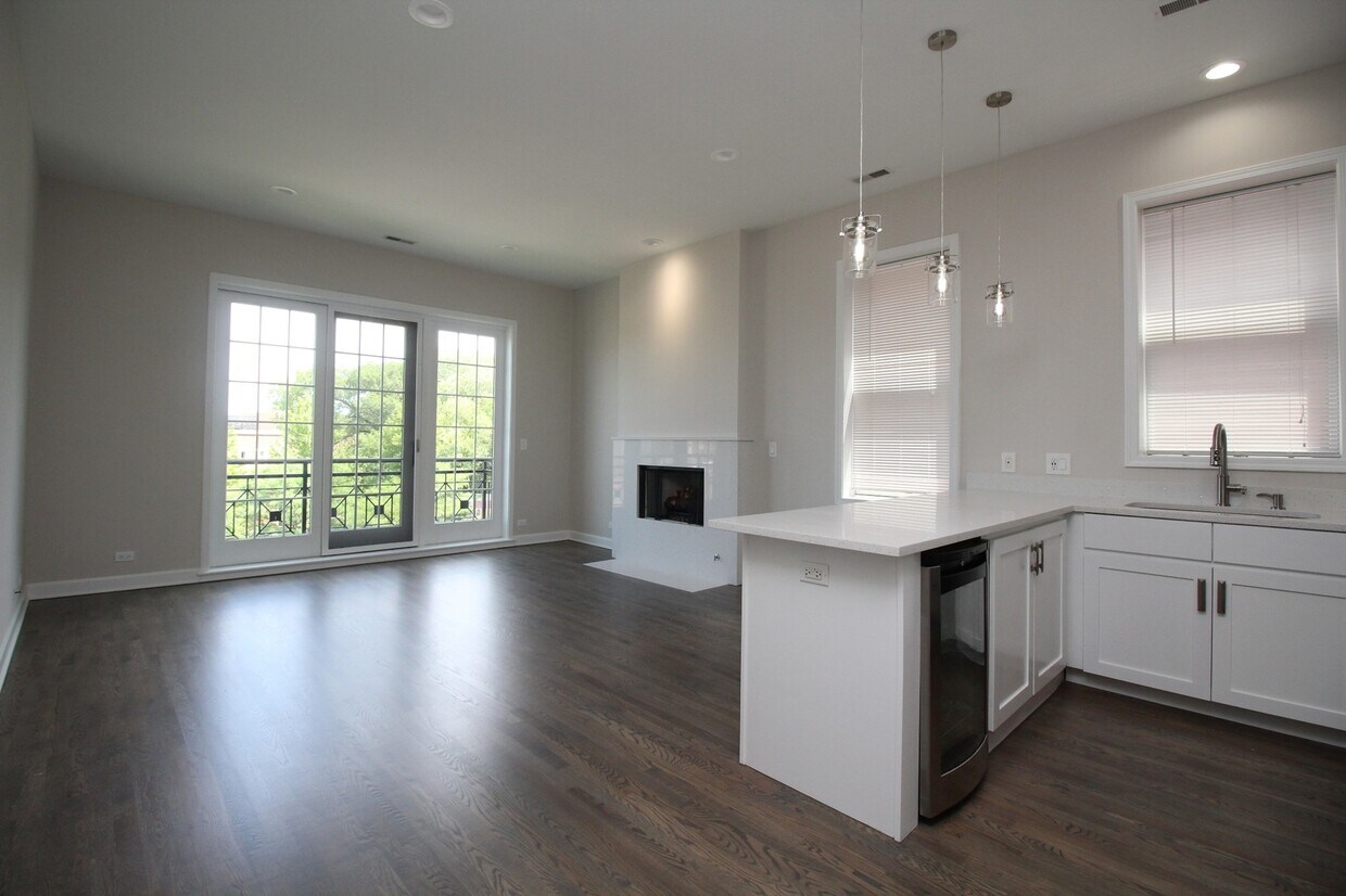 Primary Photo - 3440 N Elston Ave