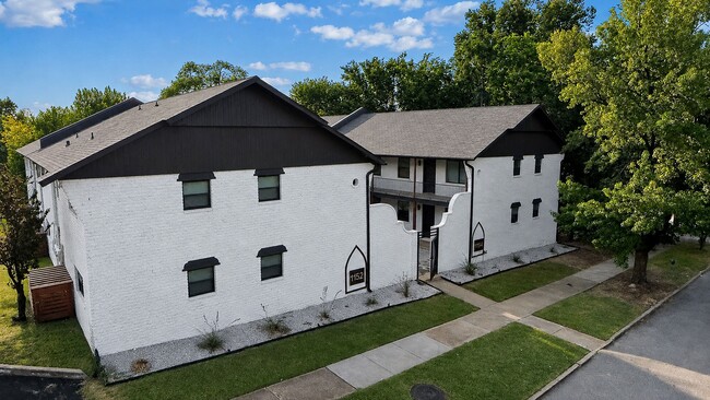 Building Photo - 1152 S Quaker Ave