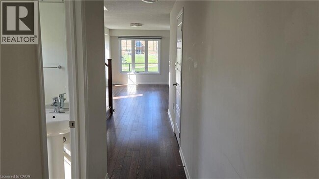 Building Photo - 11 Armes St