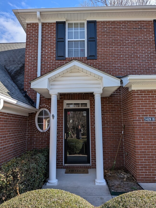 Building Photo - 1429 New Garden Rd