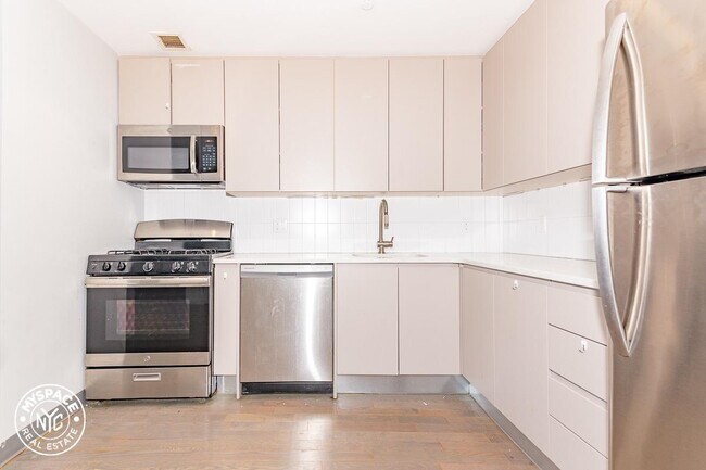 Building Photo - 594 Bushwick Ave