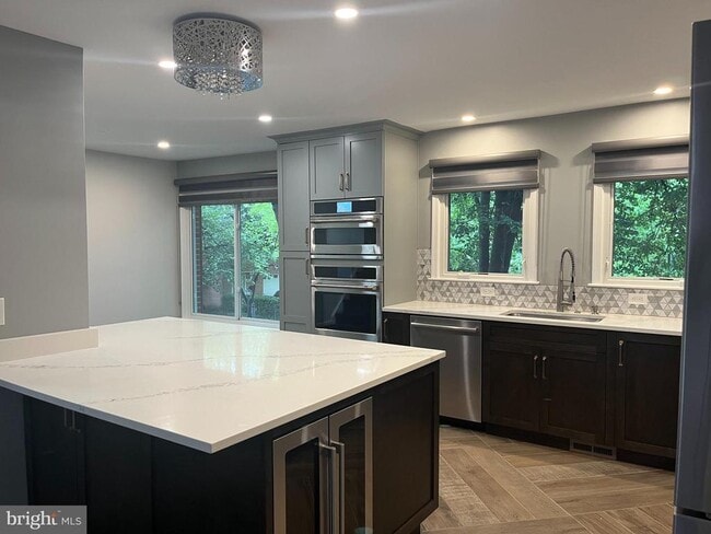 Building Photo - 6929 Mclean Park Manor Ct