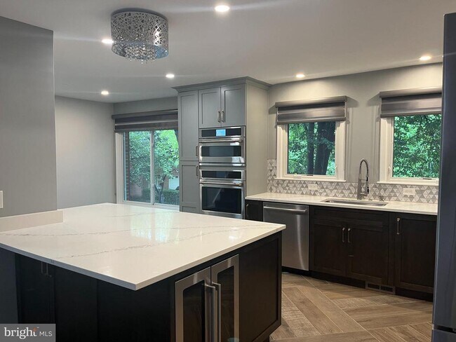 Foto del edificio - 6929 Mclean Park Manor Ct