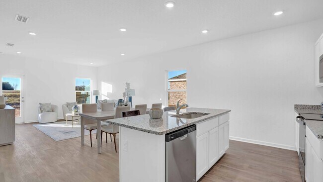 Foto del edificio - 13634 Logan Pl