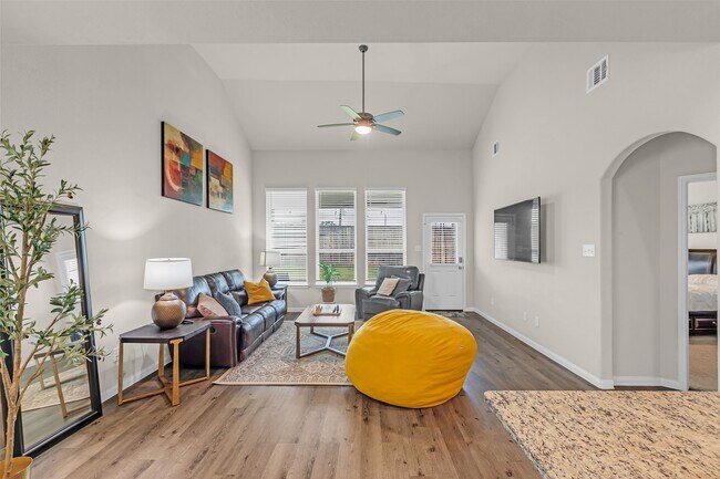 Building Photo - 14033 Lamprey Dr