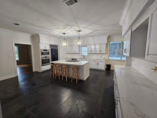 Building Photo - 901 Gillespie St