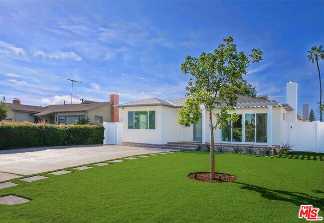 Foto del edificio - 11323 Utopia Ave