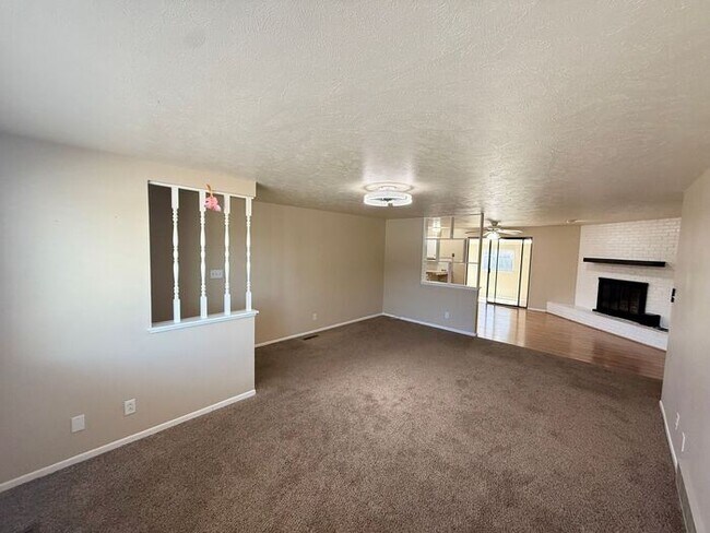 Building Photo - Charming, Updated Ranch-Style Home Near Lake Loveland