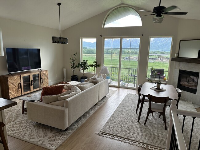 Building Photo - 151 850 W