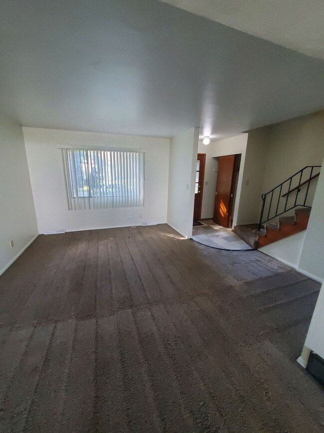 Building Photo - 650-670-670 S 60th St