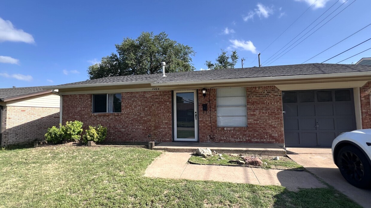 Photo - 7204 NW 17th St (Bethany, OK)