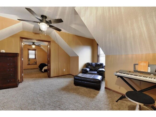 Building Photo - Woodbury, Stylish & Spacious Home Near Sho...