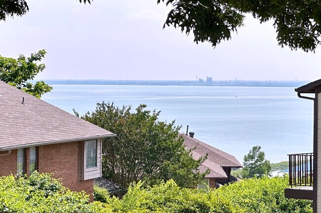 Foto del edificio - 111 Henry M Chandler Dr