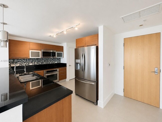 Foto del edificio - 244 Biscayne Blvd