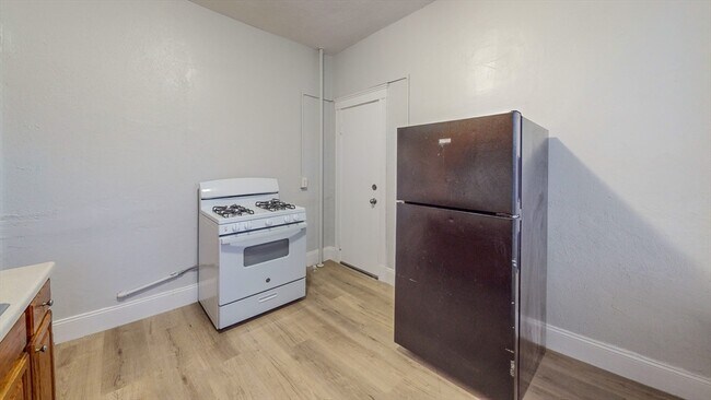 Building Photo - 12 American Legion Hwy