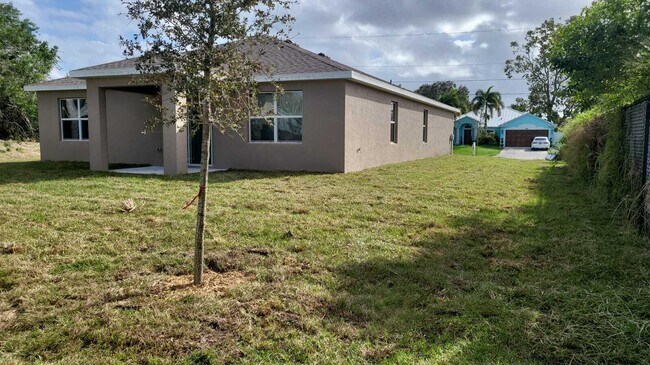 Foto del edificio - 813 SW McCoy Ave