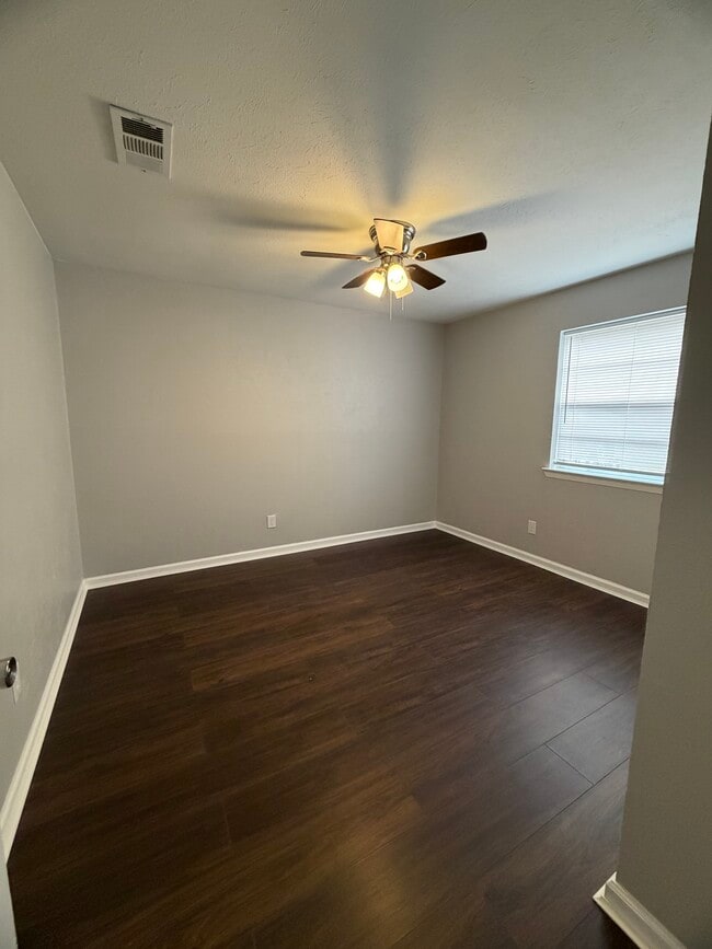 Photo - 519 Wren Ave House