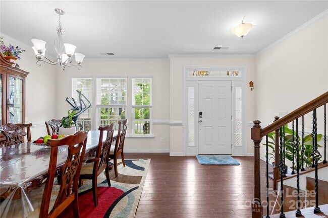 Building Photo - 5086 Waterloo Dr