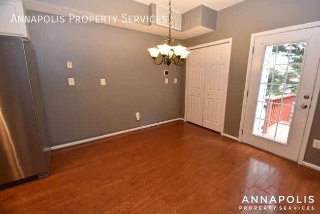 Building Photo - 37 Harbour Heights Dr