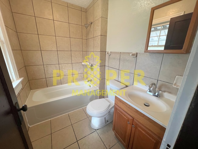 Foto del edificio - 2 bedrooms 1.5 bathrooms