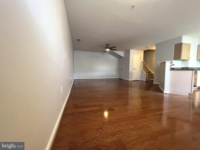 Building Photo - 4971 Clarendon Terrace
