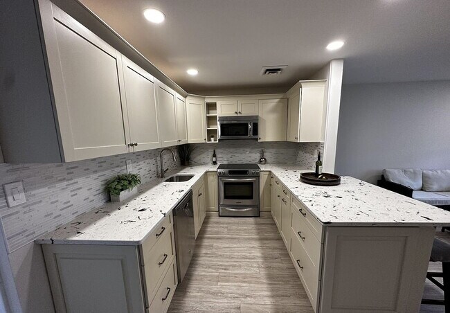 Foto del edificio - "Charming 1-Bedroom Condo Retreat in Lakewood, NJ – Your Cozy Oasis Awaits!"