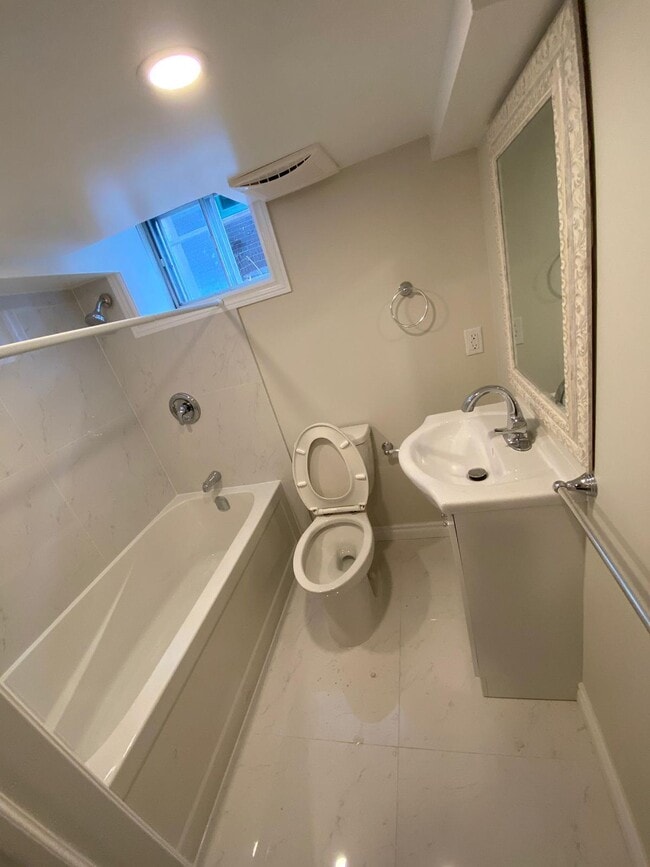 Building Photo - 97 Shropshire Dr