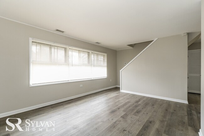 Foto del edificio - Renovated 4BR 2BA home is ready for new re...