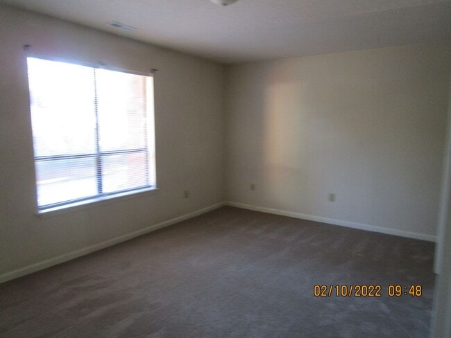Building Photo - Upstairs Unit at Willow Run