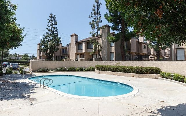 Piscinas y jacuzzi - 849 E Victoria St